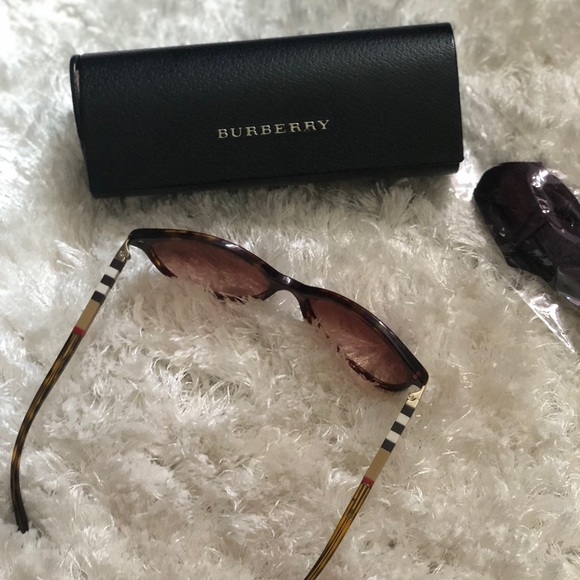 Burberry butterfly sunglasses - Picture 4 of 6
